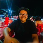 Professora de inglês com experiência em aulas em grupo e individuais, níveis básicos aos avançados